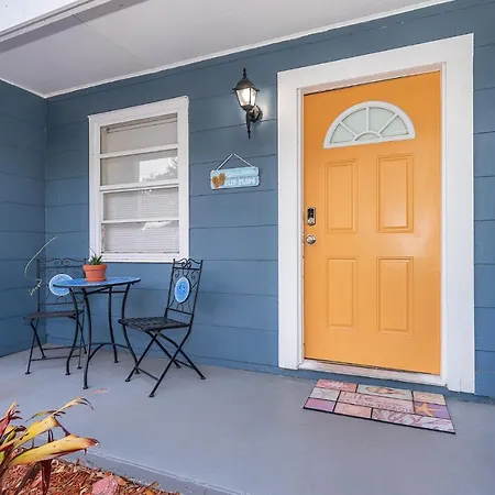 Forever Summer - Entire House! With King Bed!